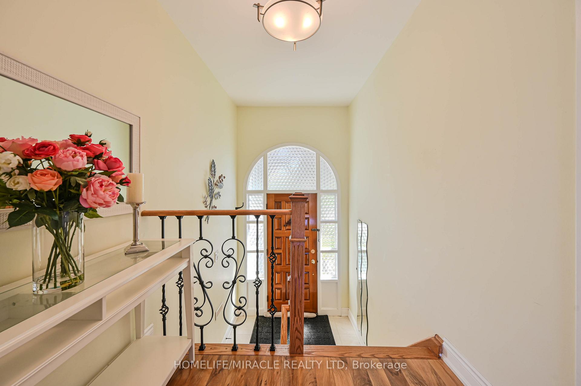 Photo 2 of 3273 Strabane Drive, Mississauga, Erindale — HOMEH