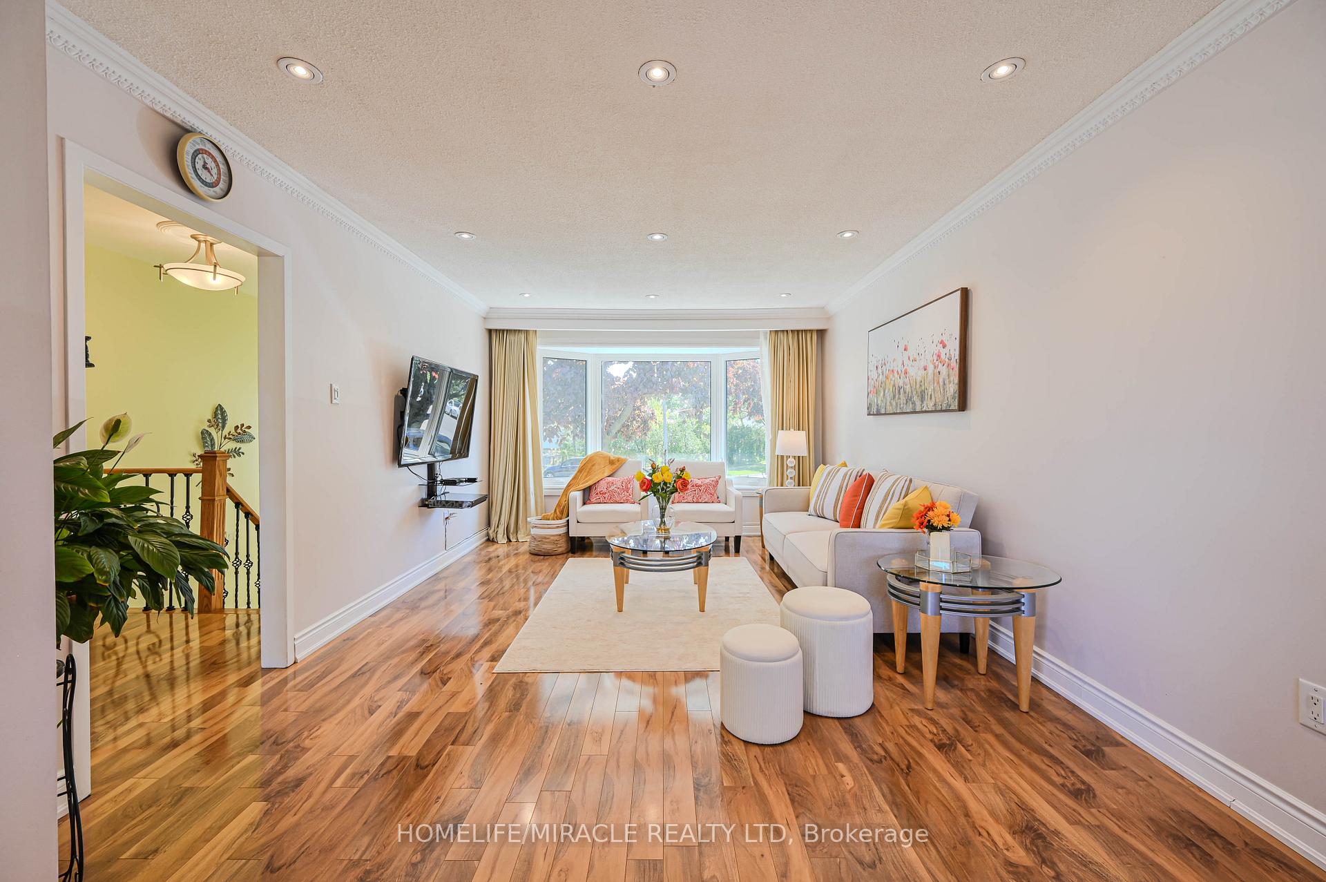Photo 4 of 3273 Strabane Drive, Mississauga, Erindale — HOMEH
