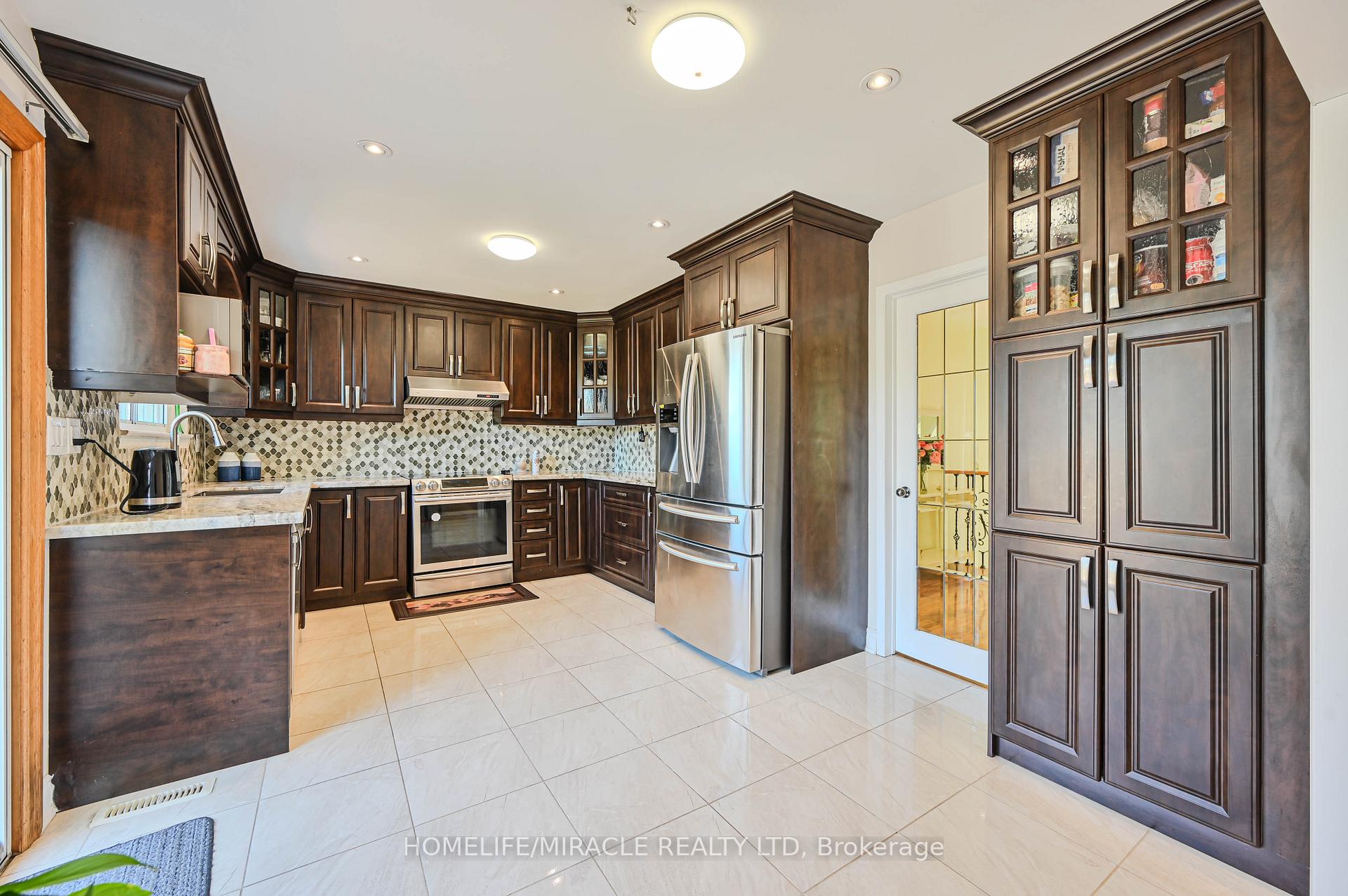 Photo 11 of 3273 Strabane Drive, Mississauga, Erindale — HOMEH