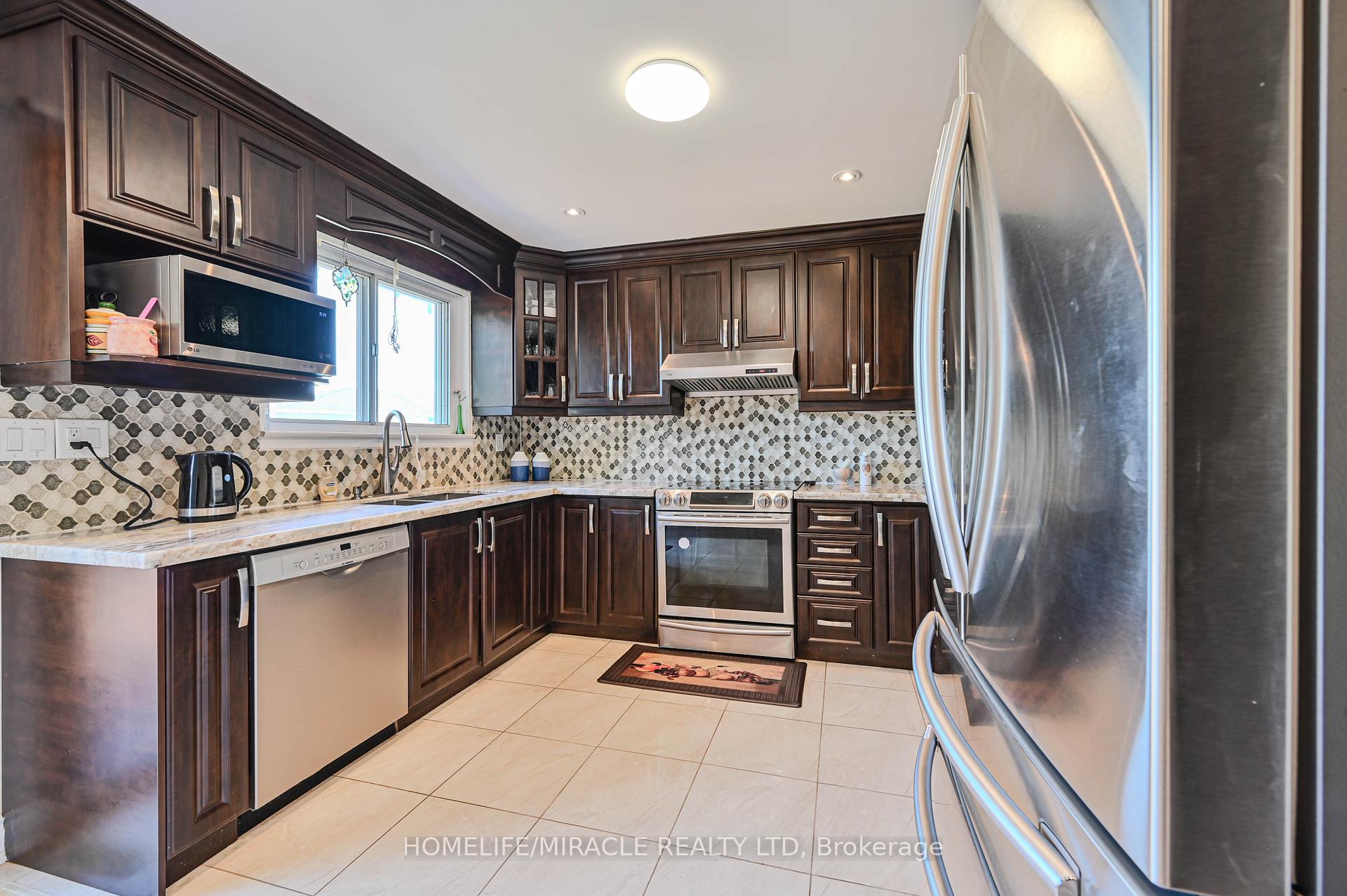 Photo 23 of 3273 Strabane Drive, Mississauga, Erindale — HOMEH