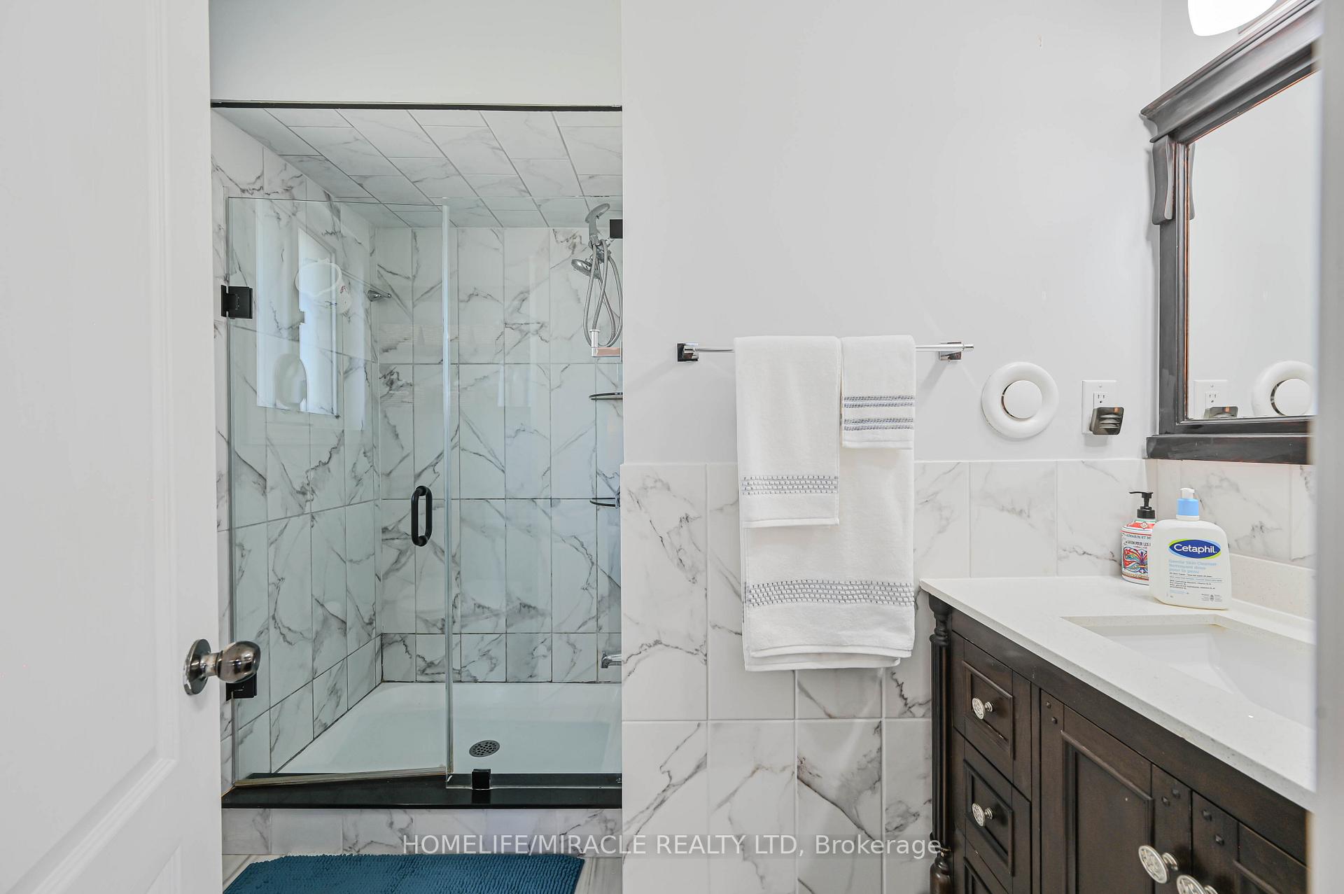 Photo 16 of 3273 Strabane Drive, Mississauga, Erindale — HOMEH