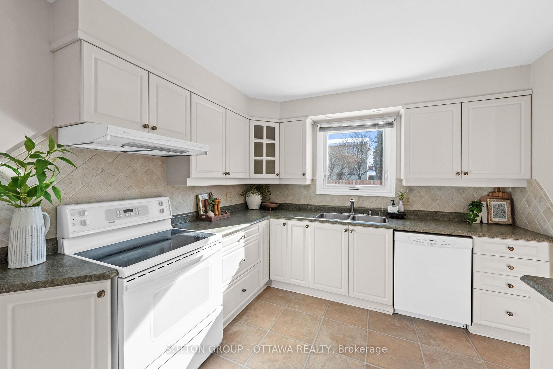 Photo 34 of 908 Chaleur Way, Ottawa, Convent Glen — HOMEH