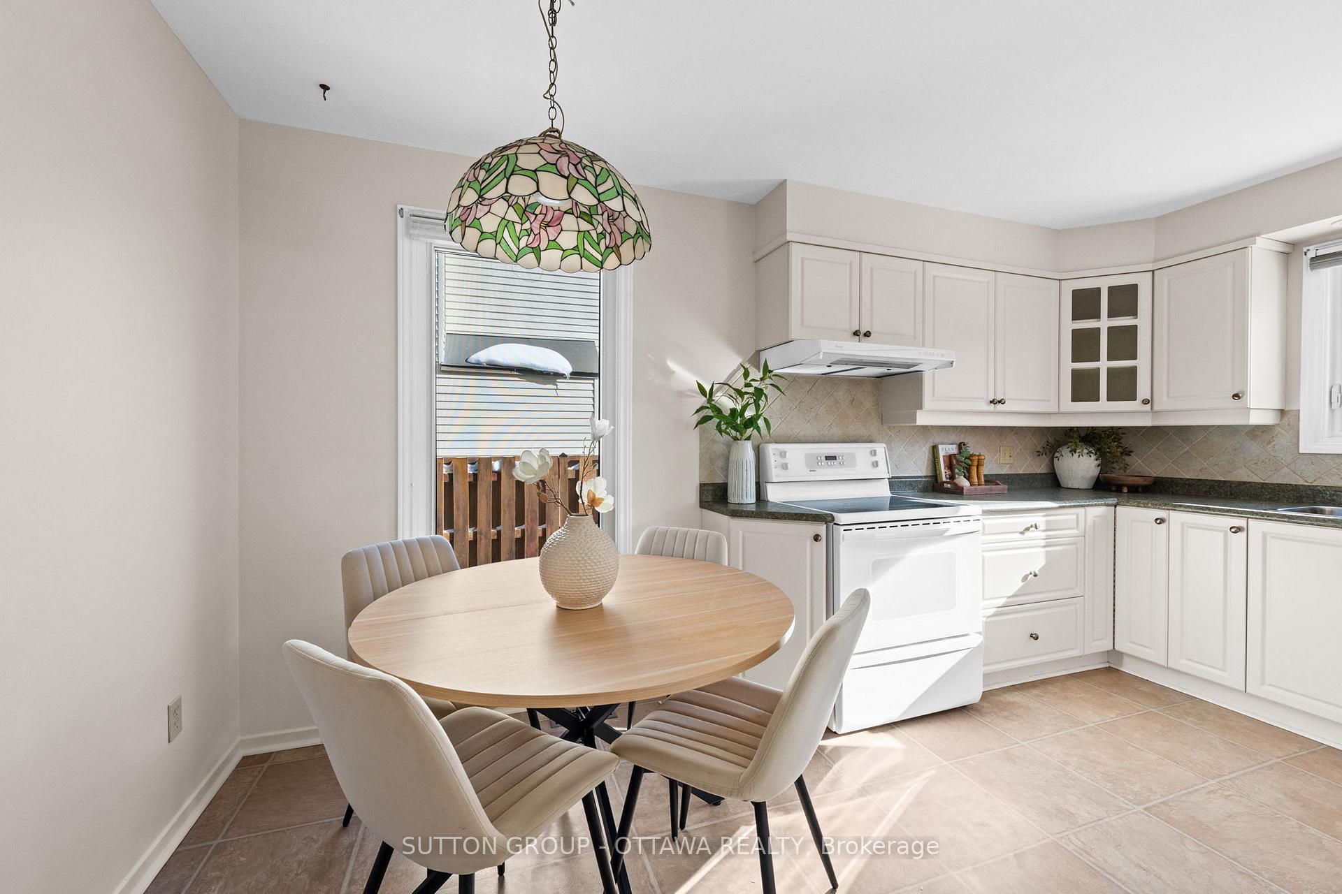 Photo 35 of 908 Chaleur Way, Ottawa, Convent Glen — HOMEH
