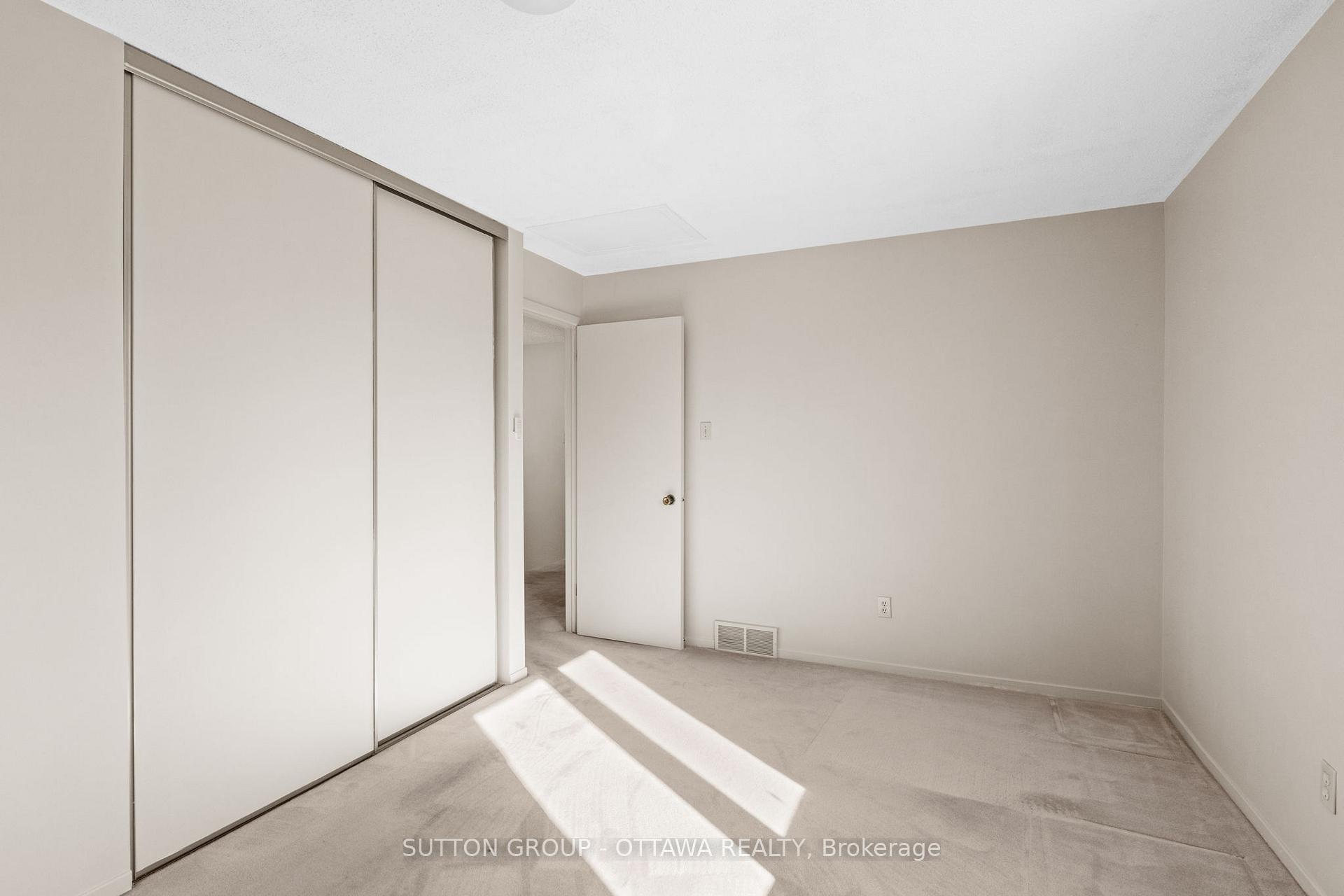 Photo 17 of 908 Chaleur Way, Ottawa, Convent Glen — HOMEH