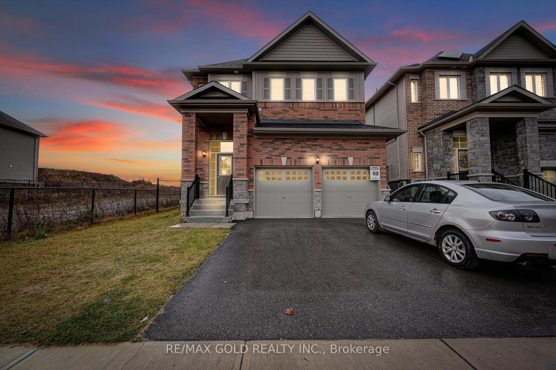 Front of 84 Atlantis Drive W