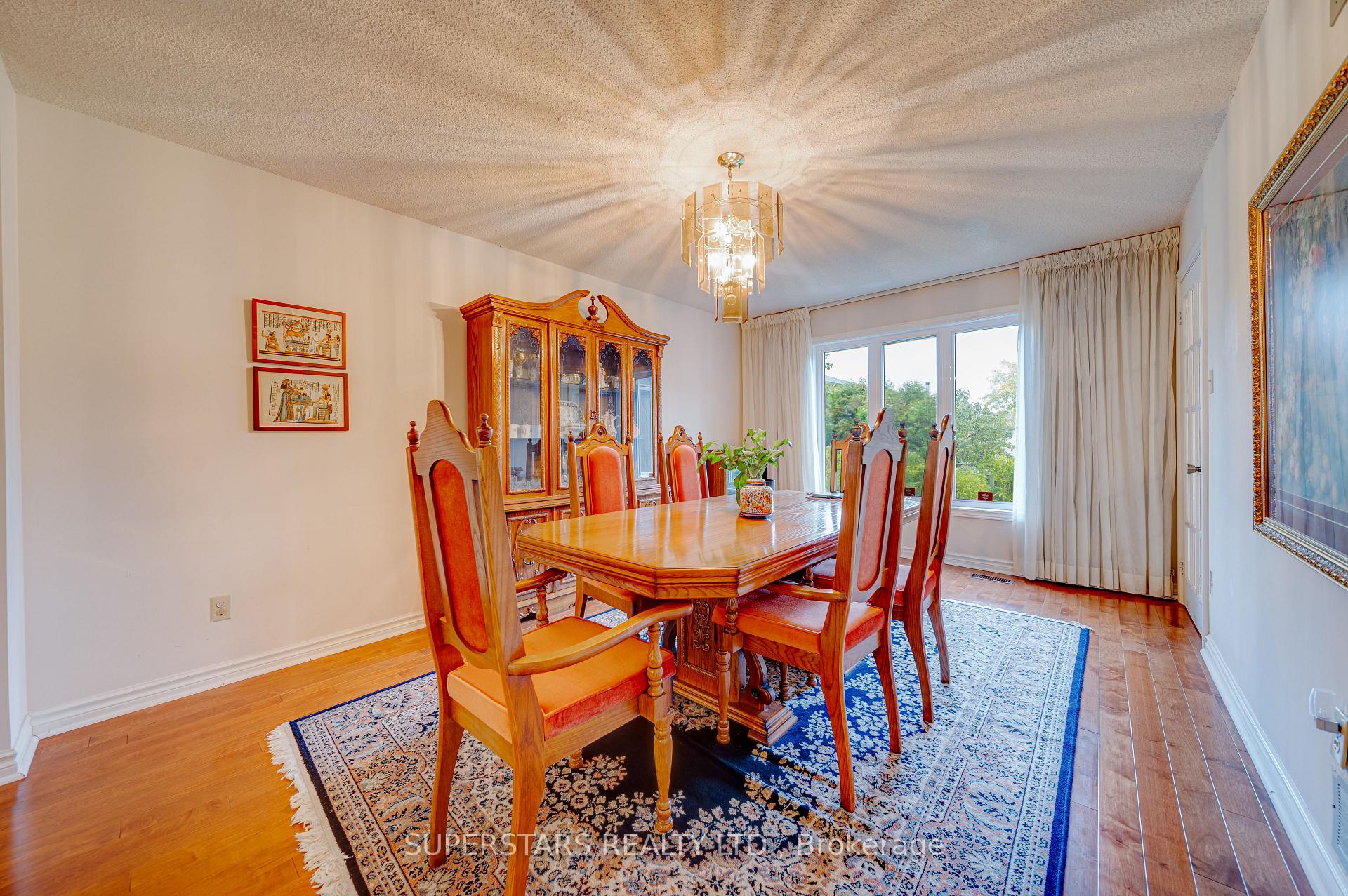 Photo 2 of 17 Hillcroft Drive, Markham, Milliken Mills East — HOMEH