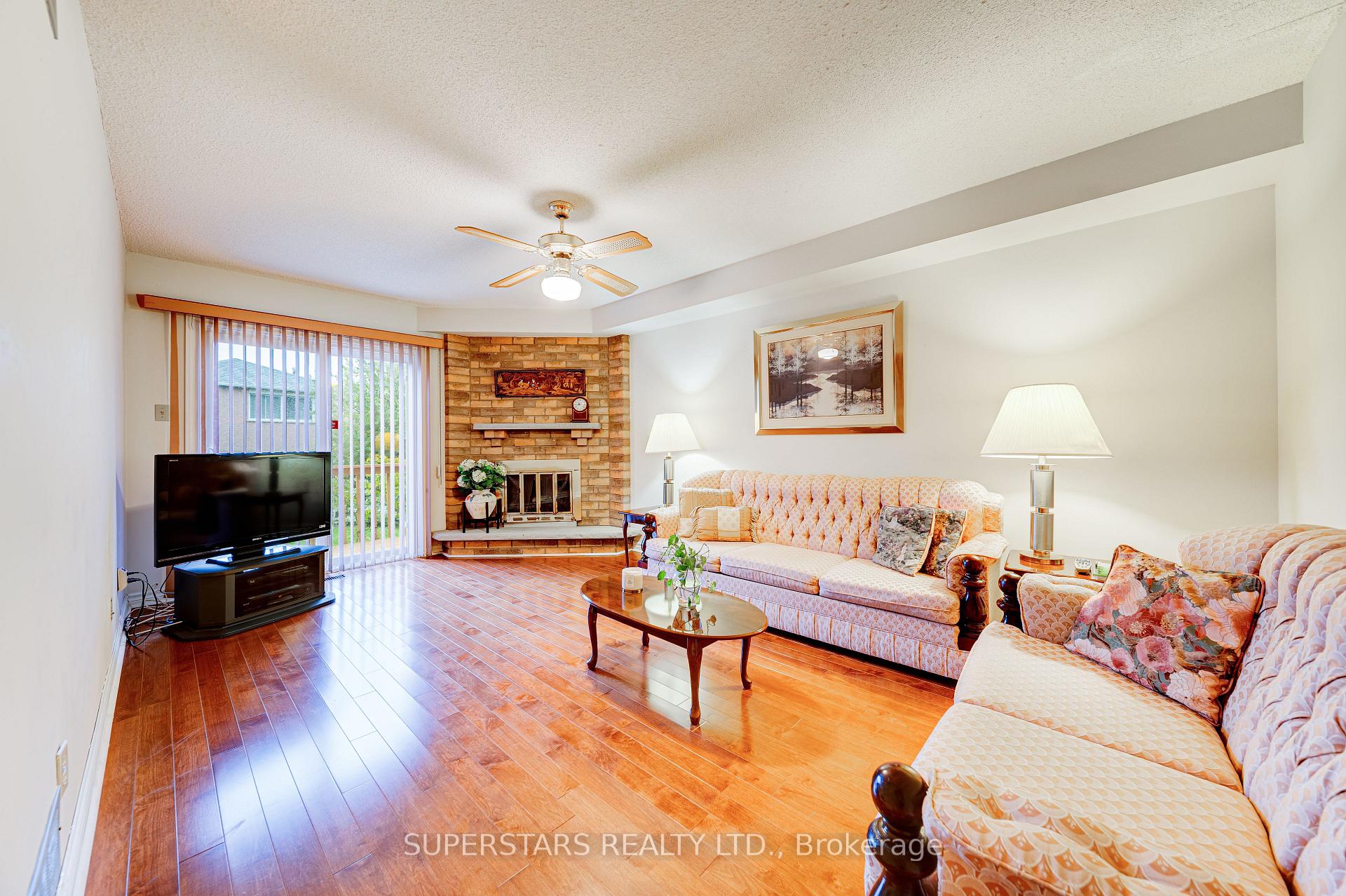 Photo 6 of 17 Hillcroft Drive, Markham, Milliken Mills East — HOMEH