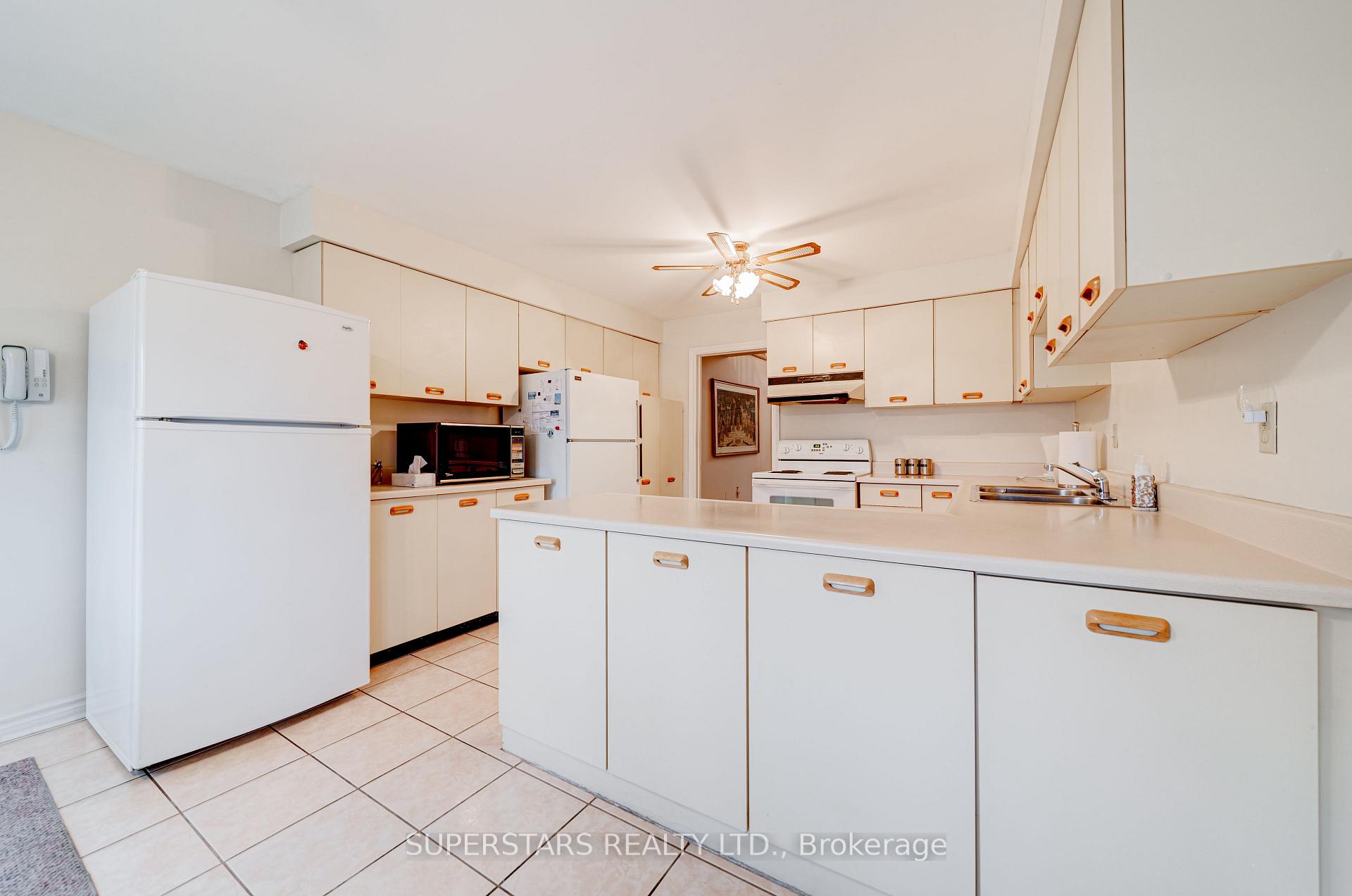 Photo 5 of 17 Hillcroft Drive, Markham, Milliken Mills East — HOMEH