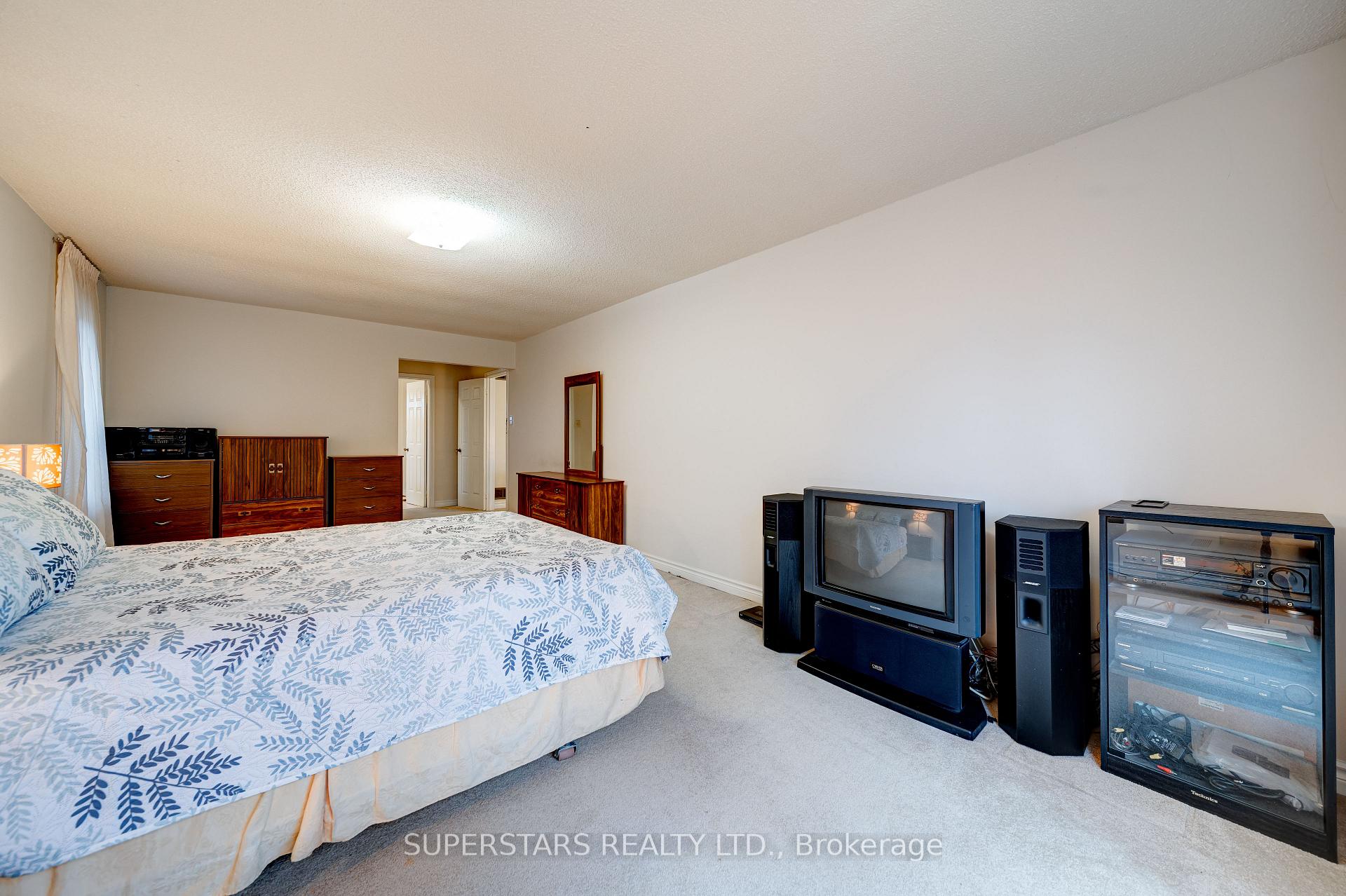 Photo 8 of 17 Hillcroft Drive, Markham, Milliken Mills East — HOMEH