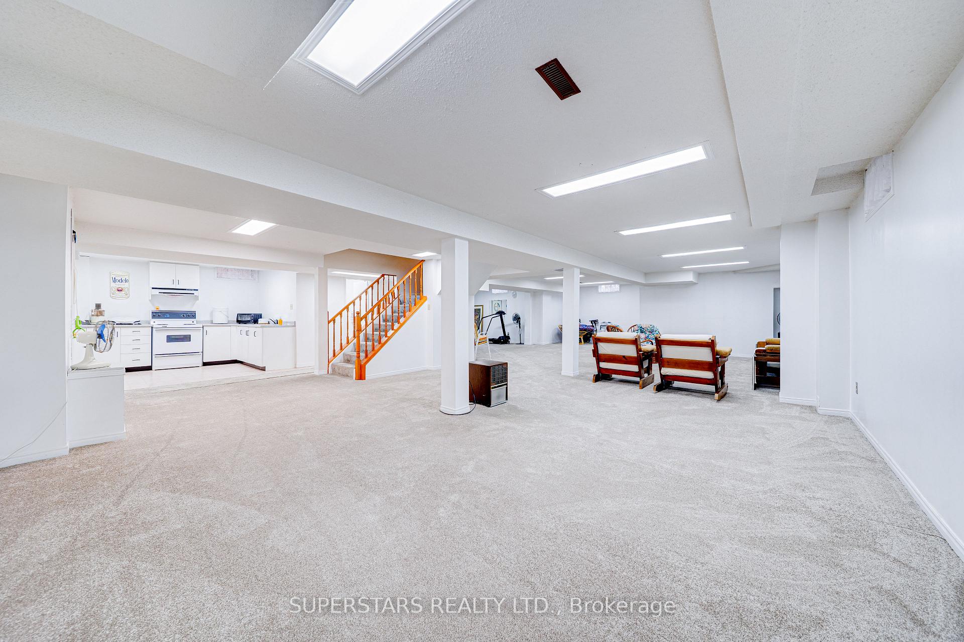 Photo 7 of 17 Hillcroft Drive, Markham, Milliken Mills East — HOMEH