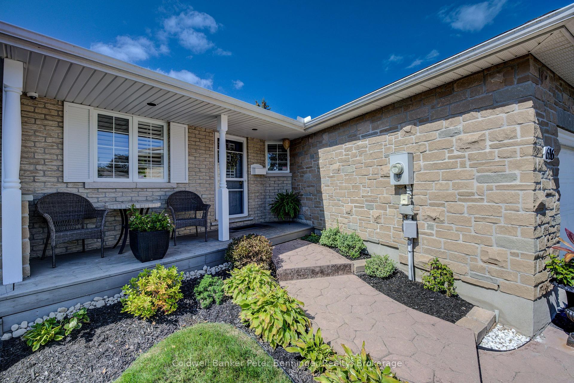 Photo 24 of 616 Spinnaker Crescent, Waterloo — HOMEH