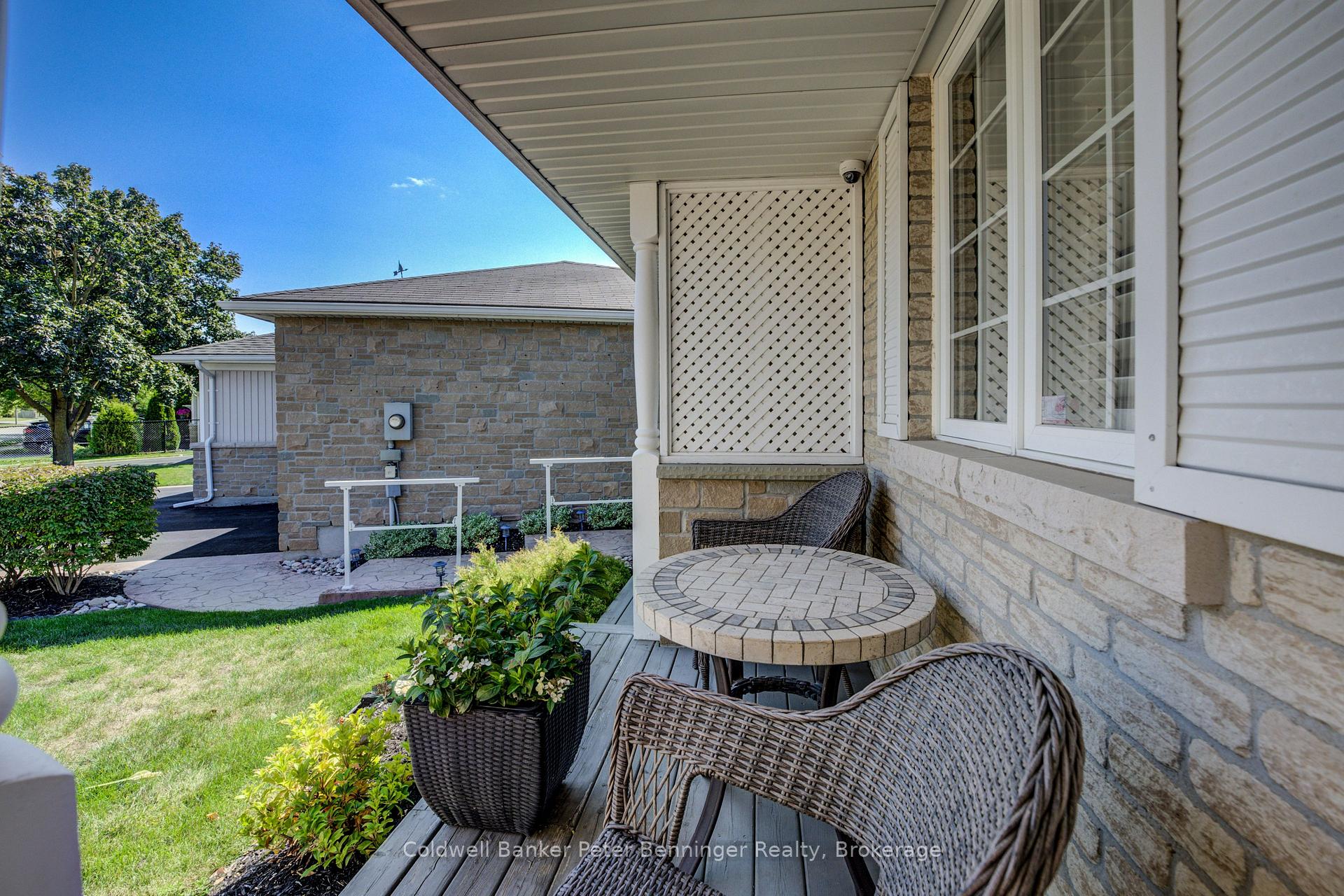 Photo 16 of 616 Spinnaker Crescent, Waterloo — HOMEH