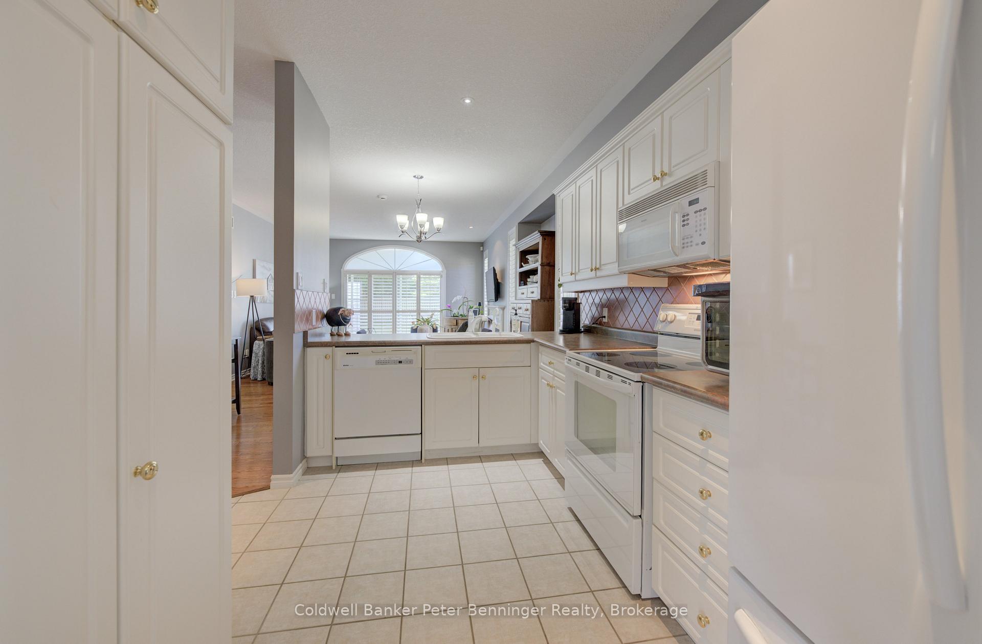 Photo 5 of 616 Spinnaker Crescent, Waterloo — HOMEH
