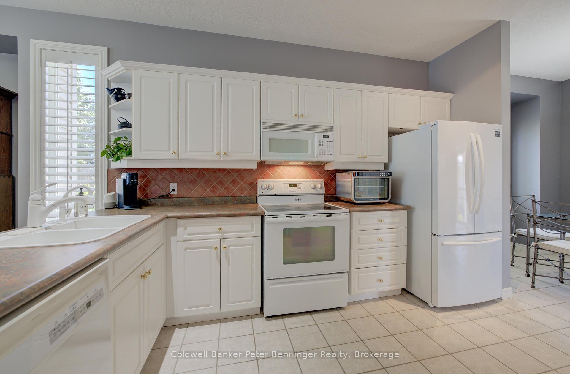 Photo 8 of 616 Spinnaker Crescent, Waterloo — HOMEH