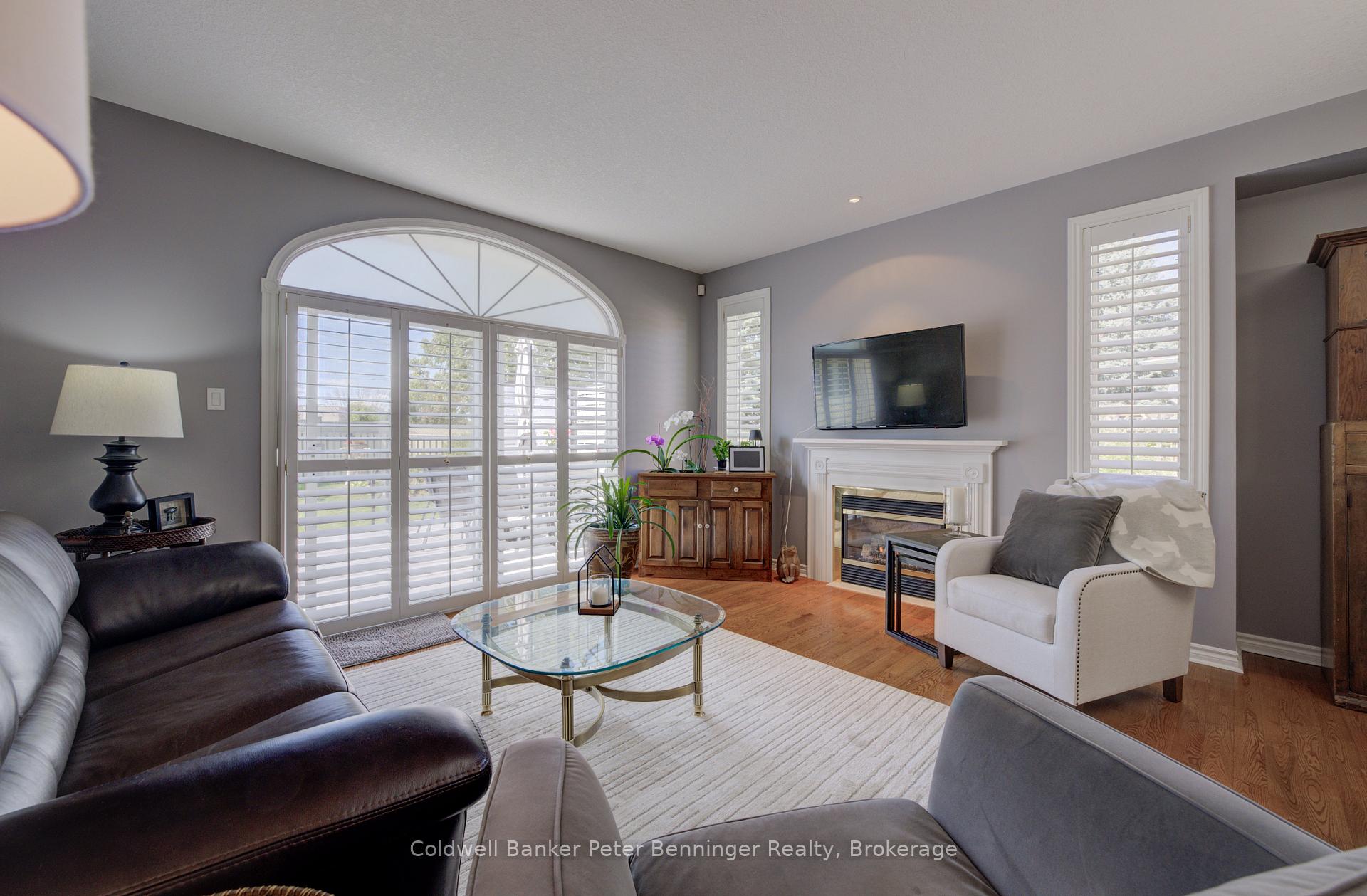 Photo 2 of 616 Spinnaker Crescent, Waterloo — HOMEH