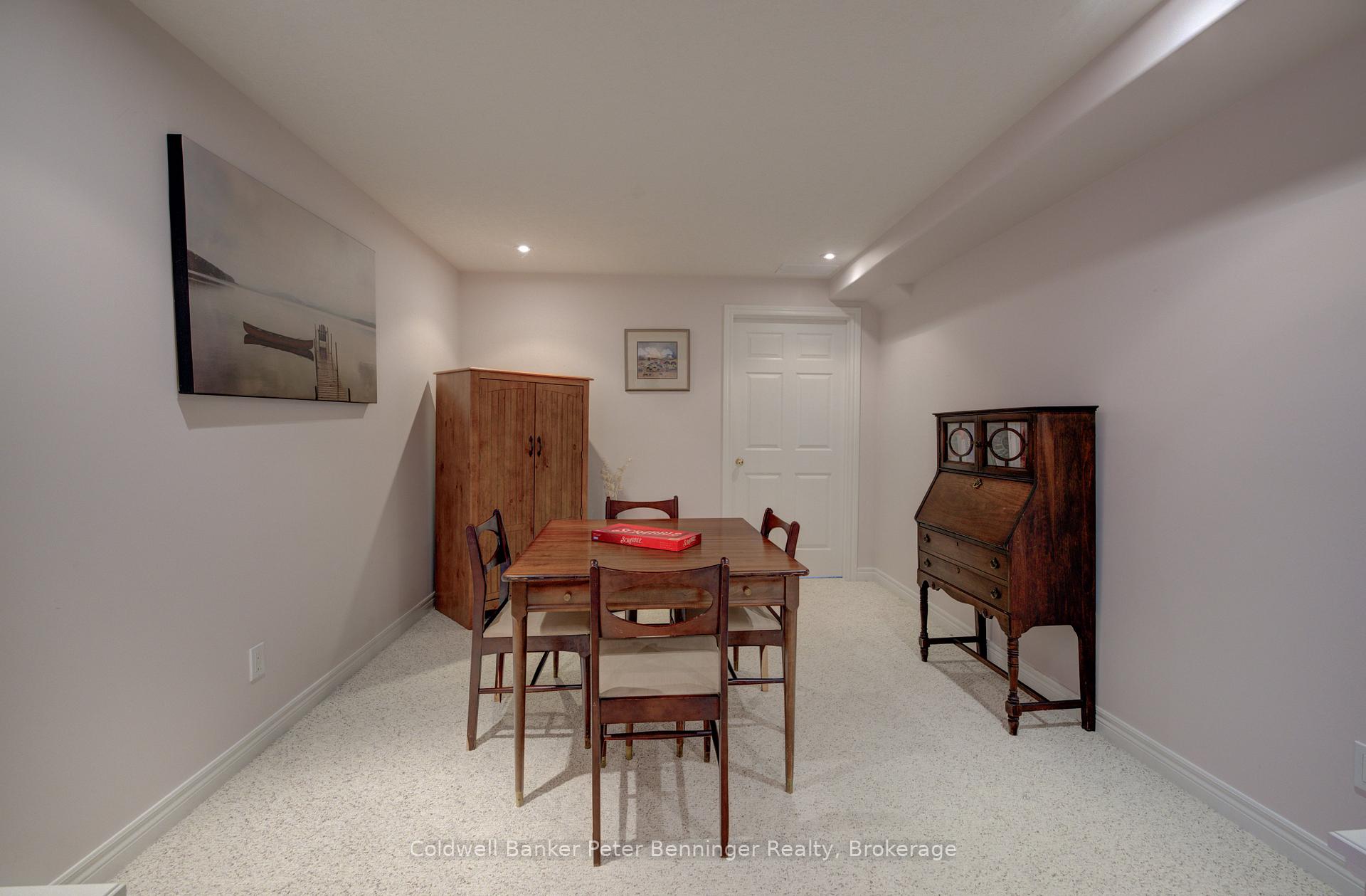 Photo 15 of 616 Spinnaker Crescent, Waterloo — HOMEH