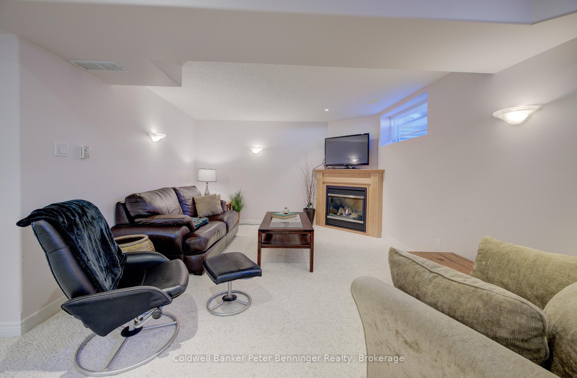 Photo 22 of 616 Spinnaker Crescent, Waterloo — HOMEH