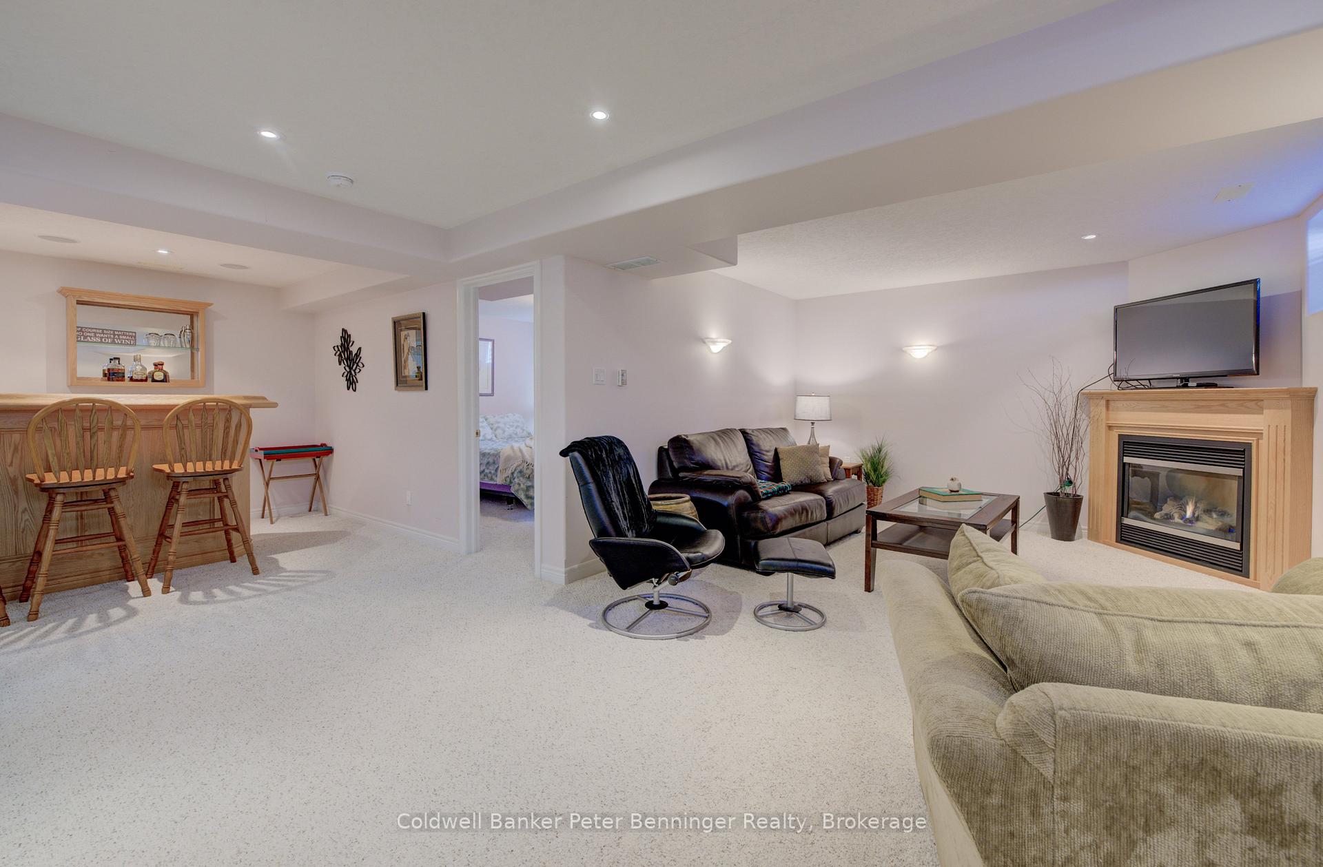 Photo 18 of 616 Spinnaker Crescent, Waterloo — HOMEH