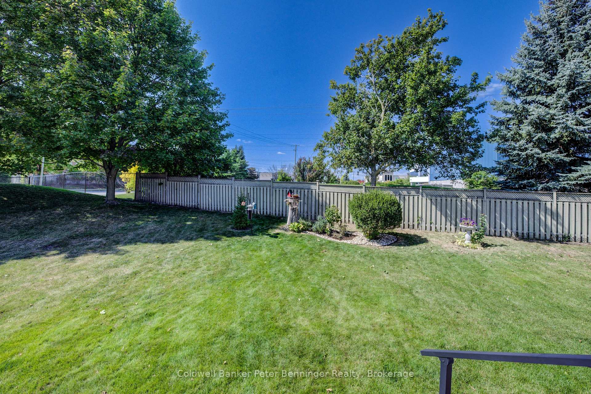 Photo 11 of 616 Spinnaker Crescent, Waterloo — HOMEH