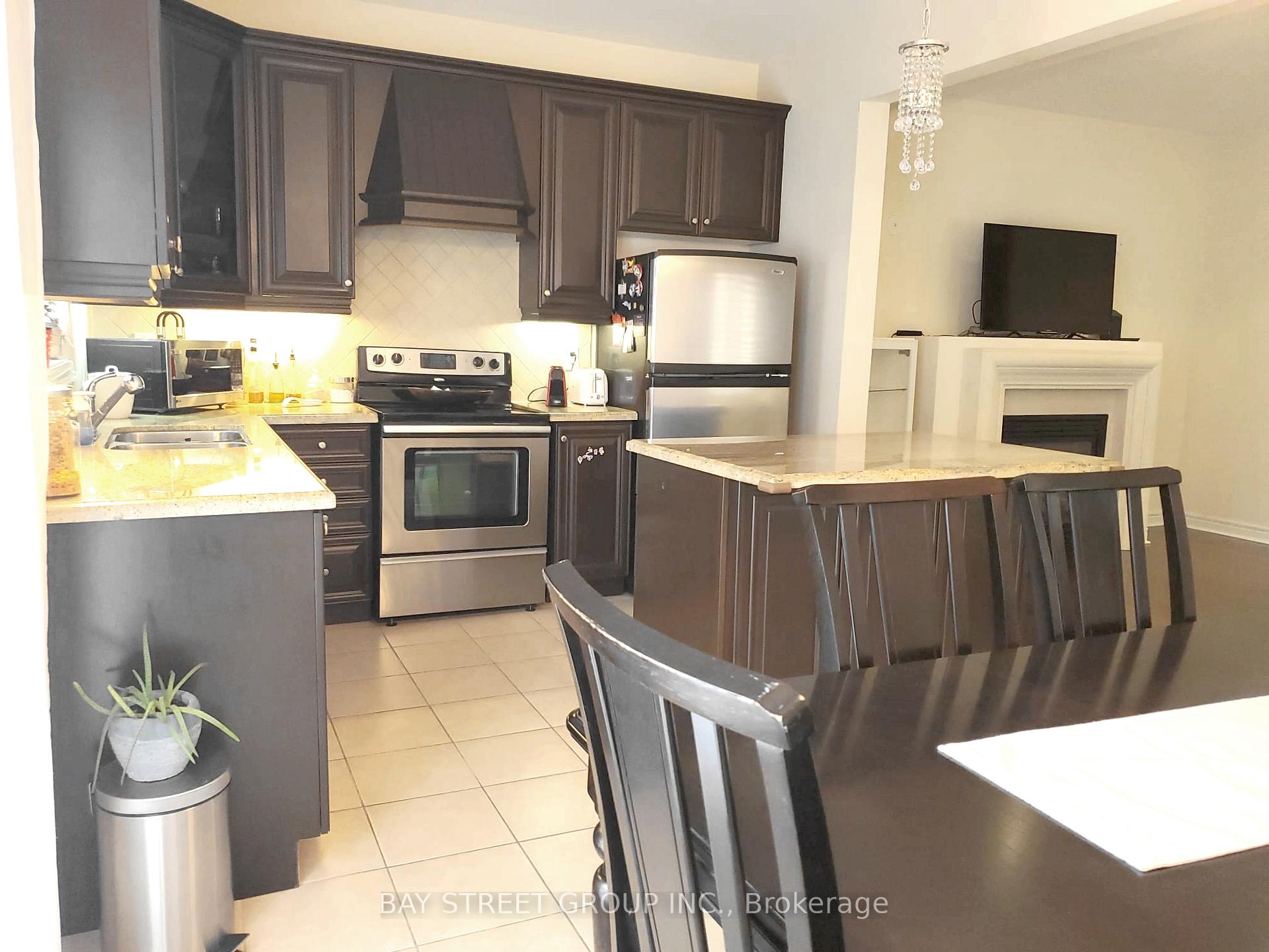 Photo 11 of 107 Boticelli Way, Vaughan, Vellore Village — HOMEH