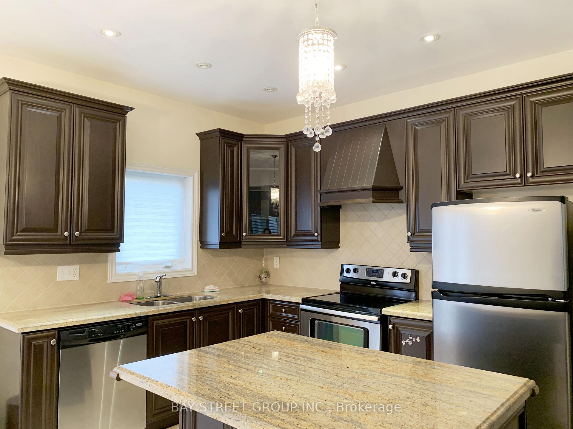 Photo 2 of 107 Boticelli Way, Vaughan, Vellore Village — HOMEH