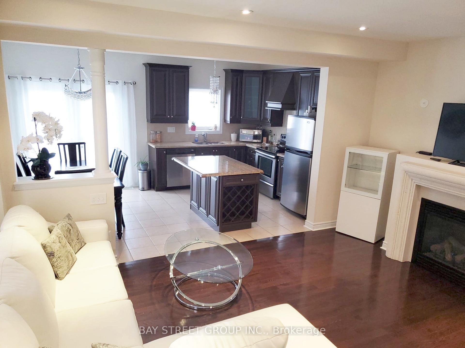 Photo 5 of 107 Boticelli Way, Vaughan, Vellore Village — HOMEH