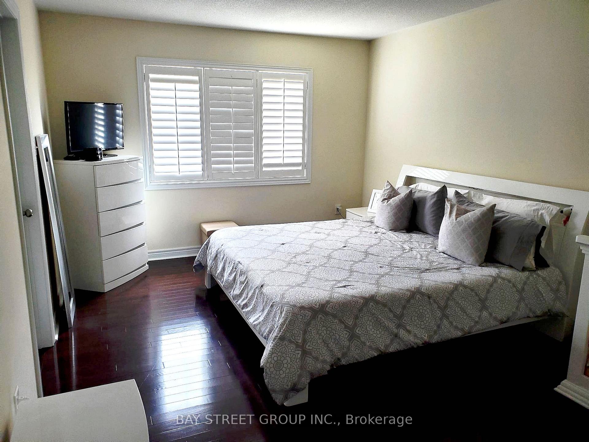 Photo 8 of 107 Boticelli Way, Vaughan, Vellore Village — HOMEH