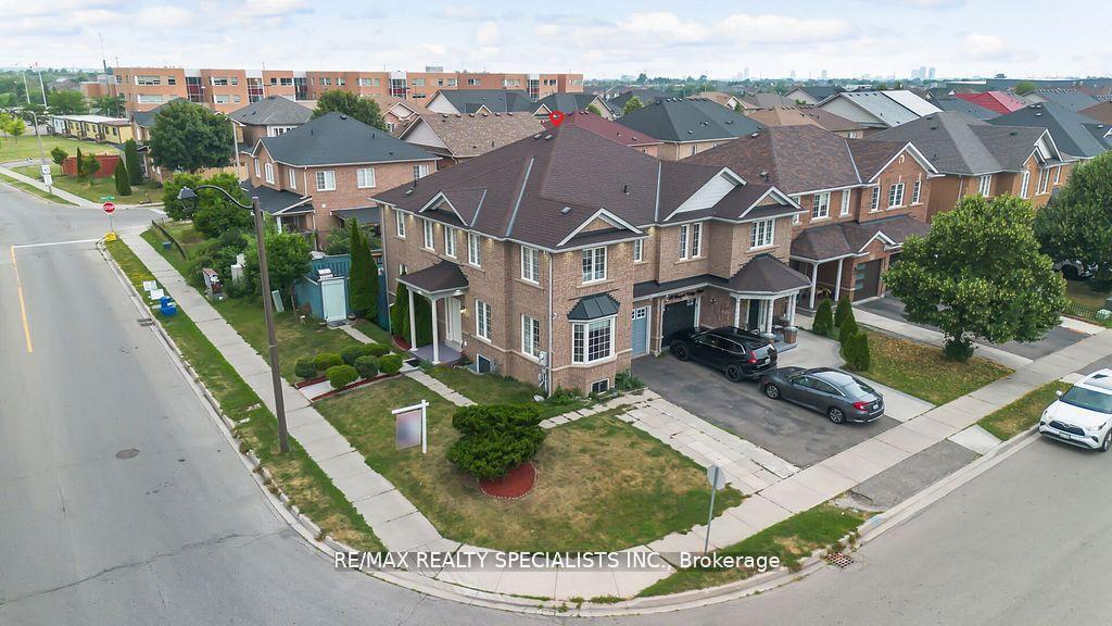 Photo 7 of 64 Botavia Downs Drive, Brampton, Fletcher's Meadow — HOMEH