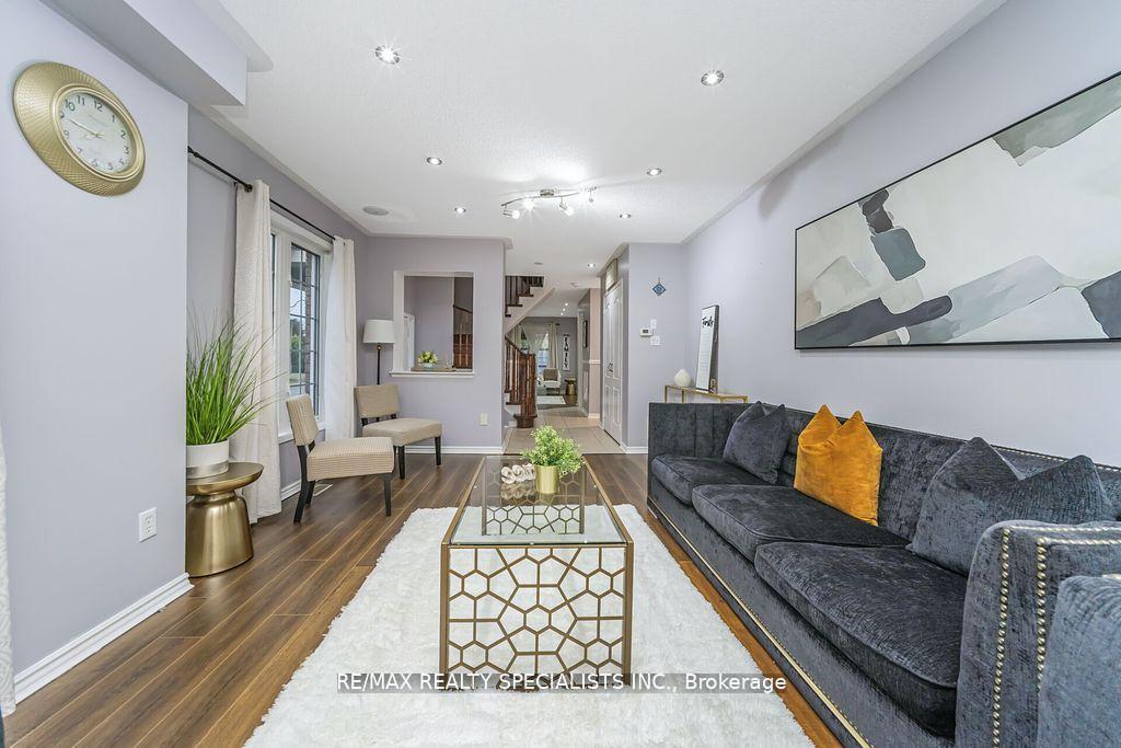 Photo 34 of 64 Botavia Downs Drive, Brampton, Fletcher's Meadow — HOMEH