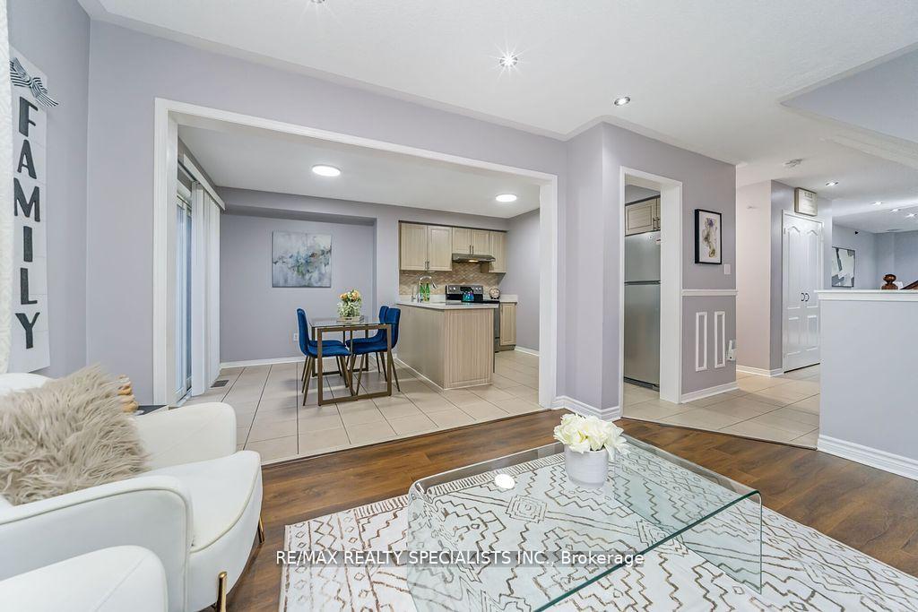 Photo 36 of 64 Botavia Downs Drive, Brampton, Fletcher's Meadow — HOMEH