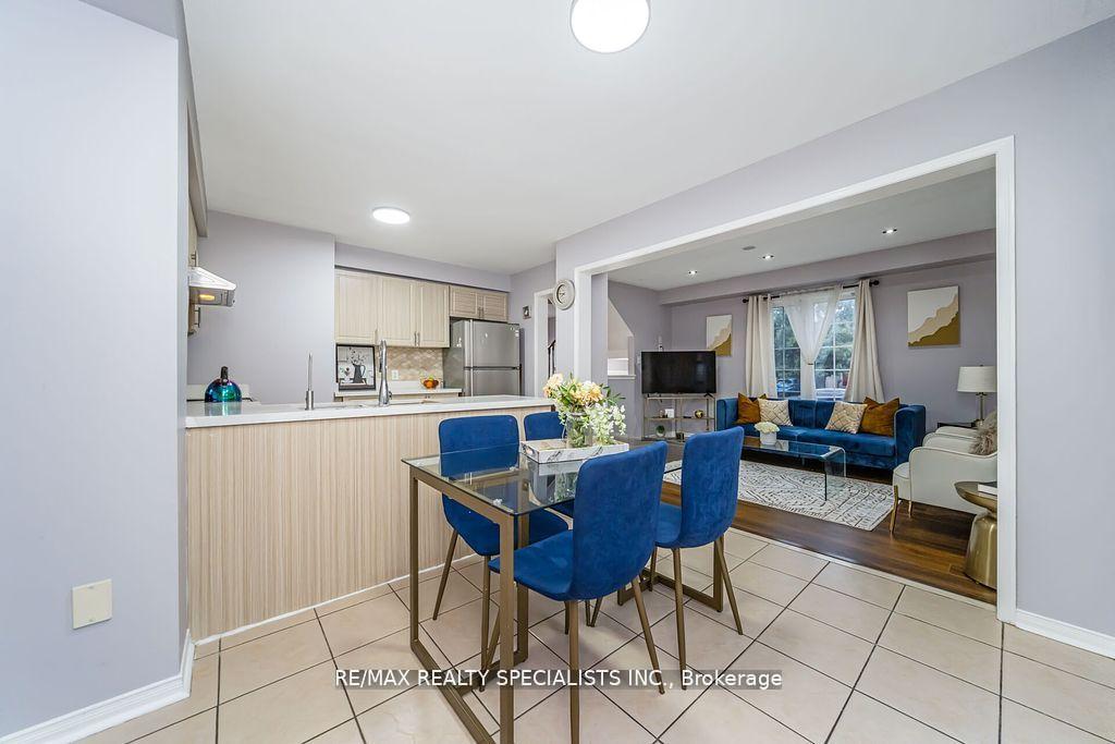 Photo 8 of 64 Botavia Downs Drive, Brampton, Fletcher's Meadow — HOMEH