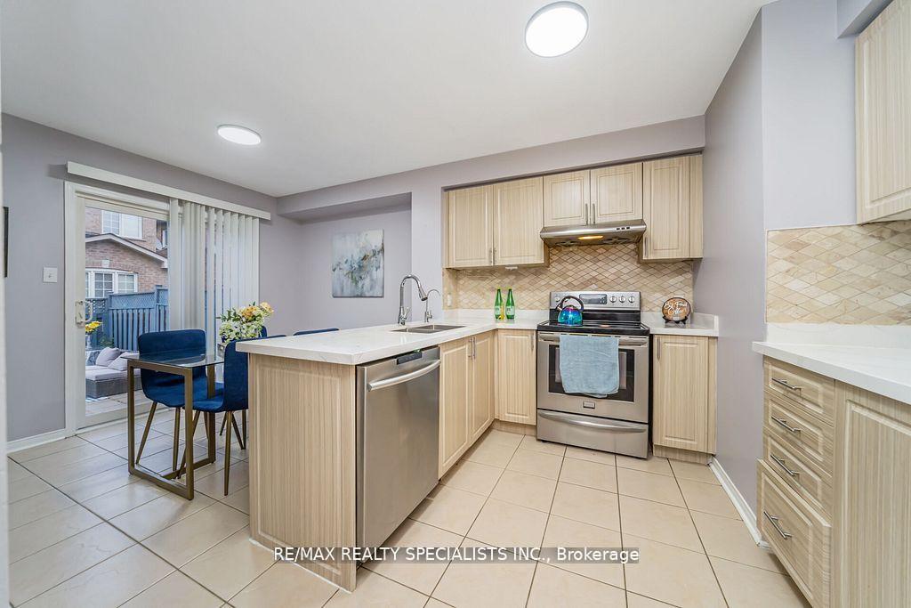 Photo 10 of 64 Botavia Downs Drive, Brampton, Fletcher's Meadow — HOMEH