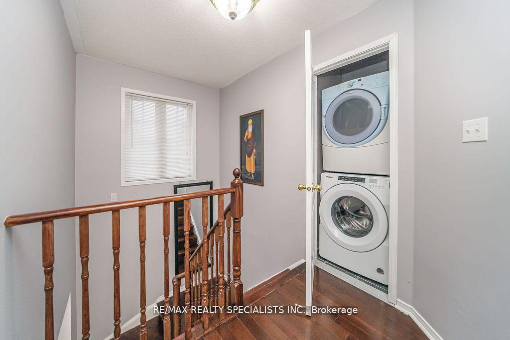 Photo 20 of 64 Botavia Downs Drive, Brampton, Fletcher's Meadow — HOMEH