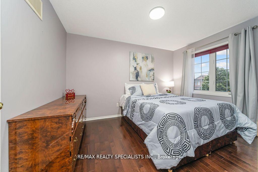 Photo 12 of 64 Botavia Downs Drive, Brampton, Fletcher's Meadow — HOMEH