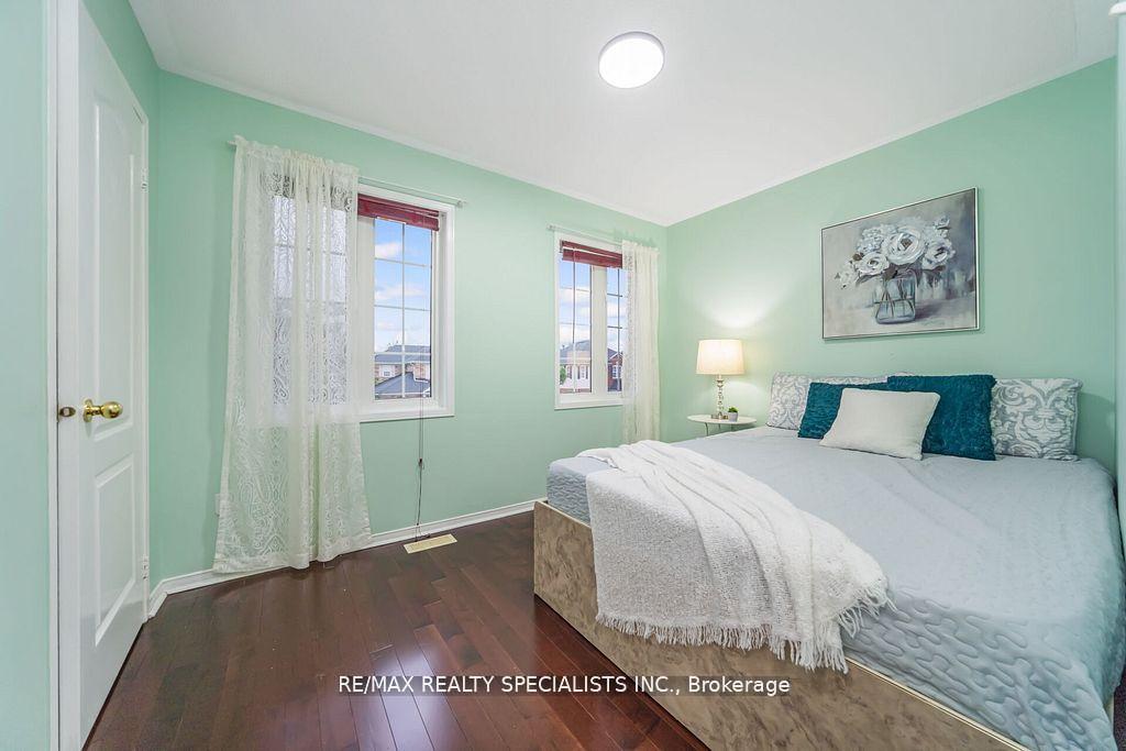 Photo 17 of 64 Botavia Downs Drive, Brampton, Fletcher's Meadow — HOMEH