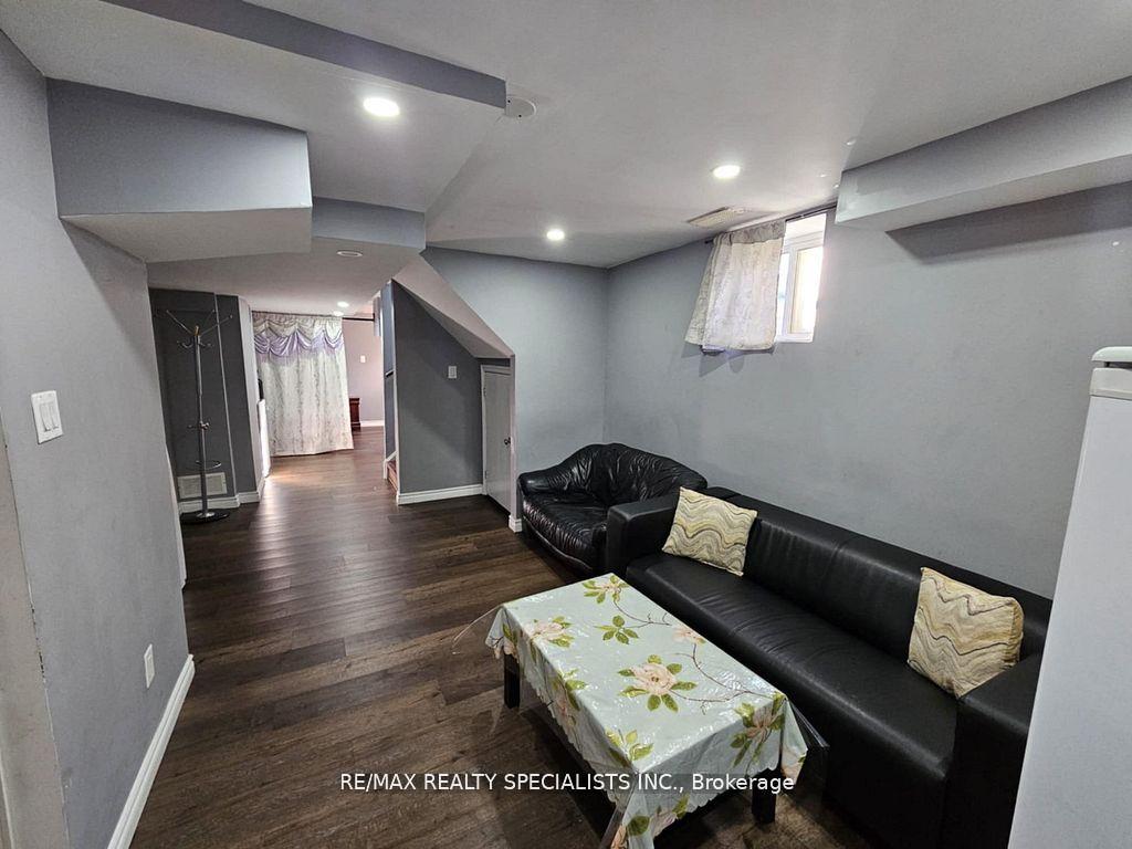 Photo 37 of 64 Botavia Downs Drive, Brampton, Fletcher's Meadow — HOMEH