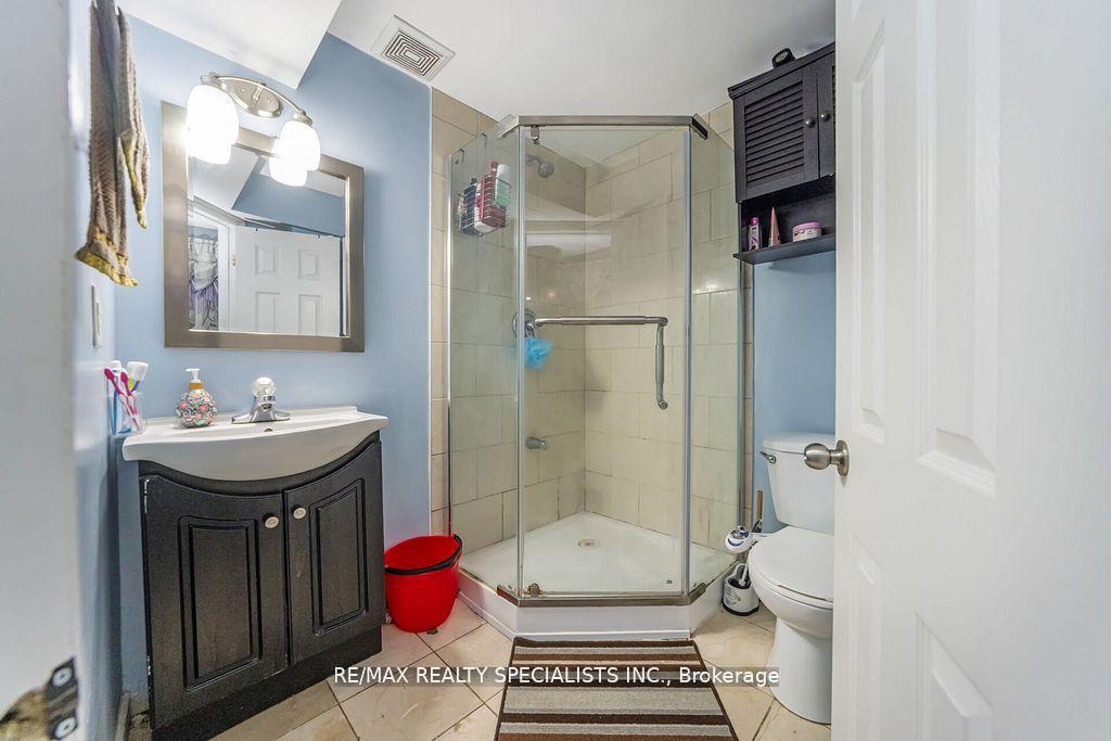 Photo 38 of 64 Botavia Downs Drive, Brampton, Fletcher's Meadow — HOMEH