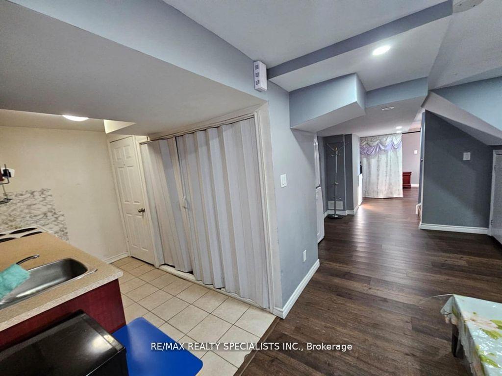 Photo 29 of 64 Botavia Downs Drive, Brampton, Fletcher's Meadow — HOMEH