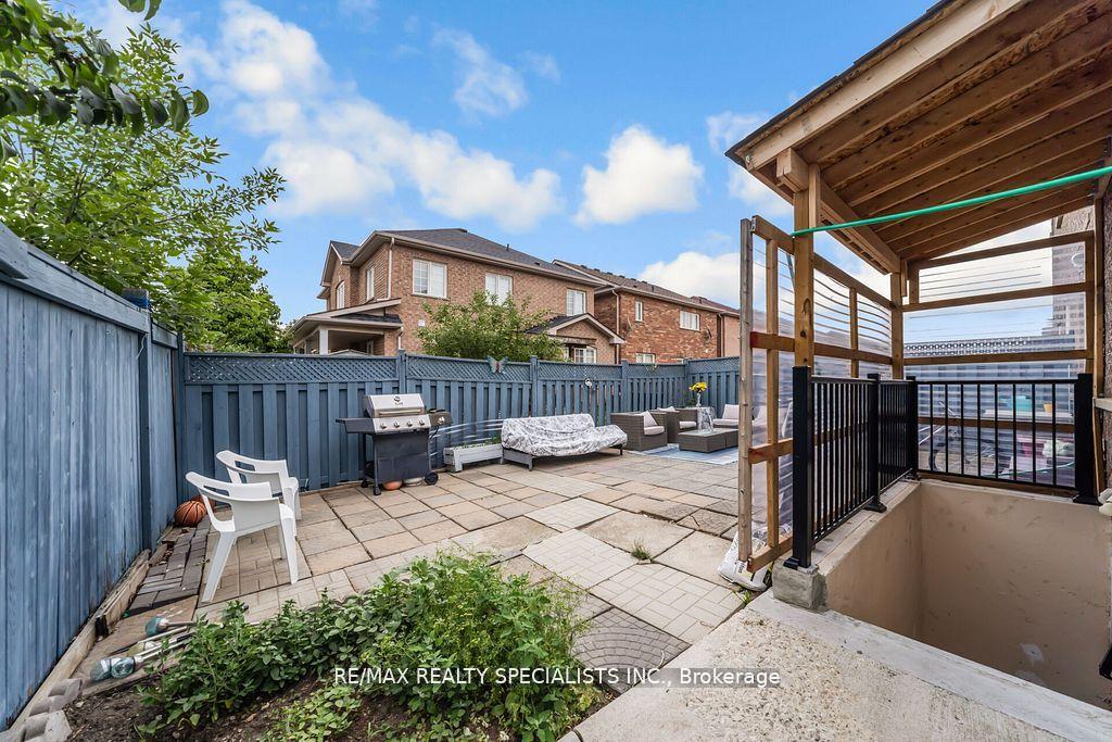 Photo 33 of 64 Botavia Downs Drive, Brampton, Fletcher's Meadow — HOMEH