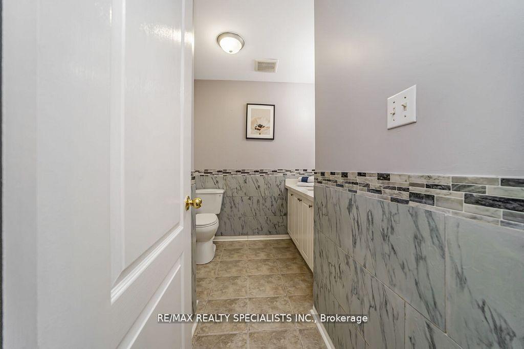 Photo 40 of 64 Botavia Downs Drive, Brampton, Fletcher's Meadow — HOMEH