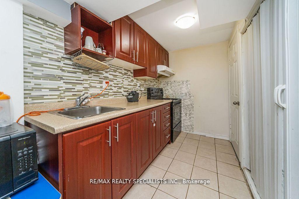 Photo 41 of 64 Botavia Downs Drive, Brampton, Fletcher's Meadow — HOMEH