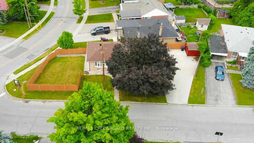Front of 2 Mackinac Crescent