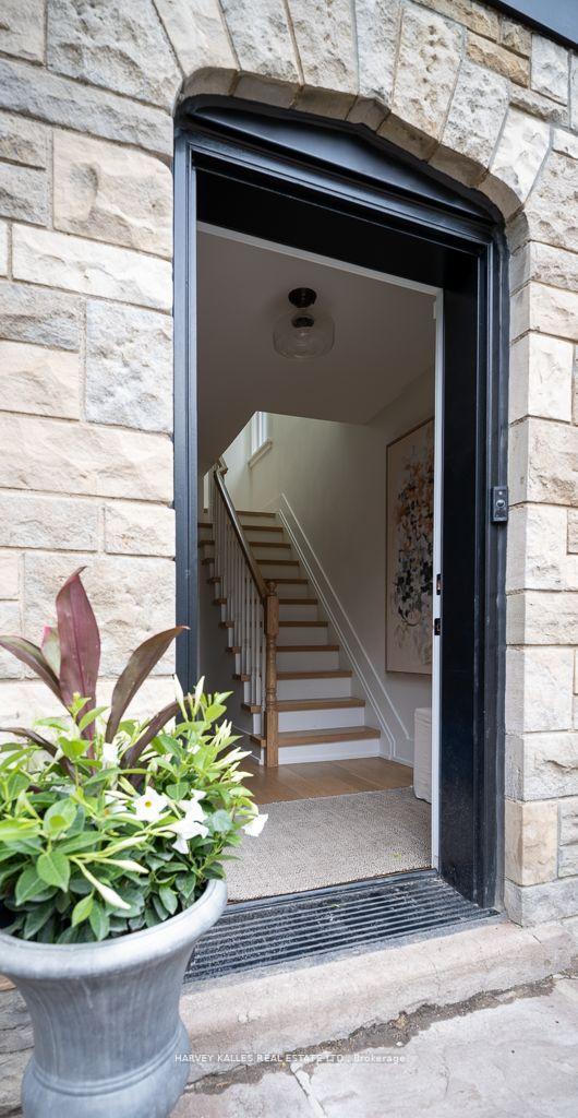Photo 3 of 516 St Clements Avenue, Toronto, Forest Hill North — HOMEH