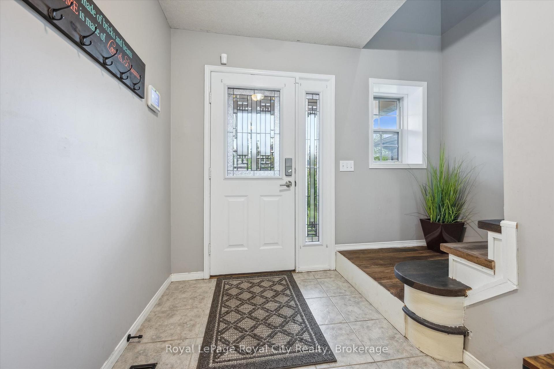 Photo 6 of 93 Doyle Drive, Guelph, Clairfields/Hanlon Business Park — HOMEH