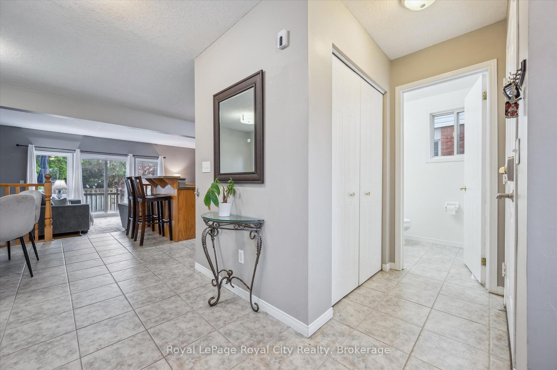 Photo 8 of 93 Doyle Drive, Guelph, Clairfields/Hanlon Business Park — HOMEH