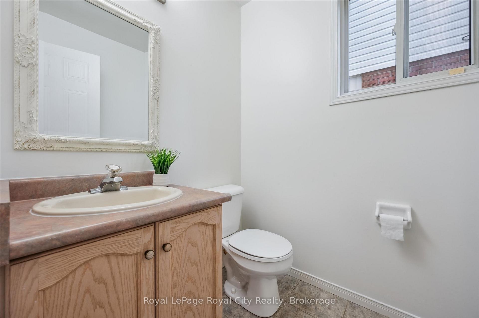 Photo 9 of 93 Doyle Drive, Guelph, Clairfields/Hanlon Business Park — HOMEH