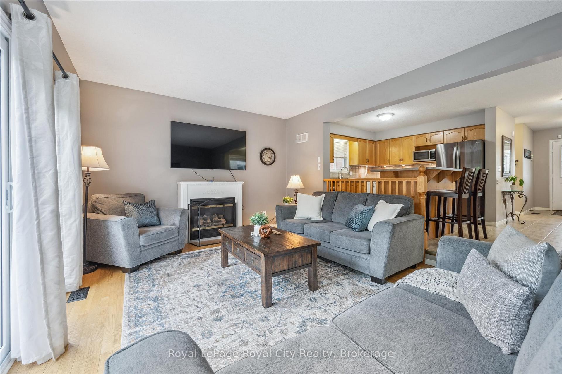Photo 18 of 93 Doyle Drive, Guelph, Clairfields/Hanlon Business Park — HOMEH