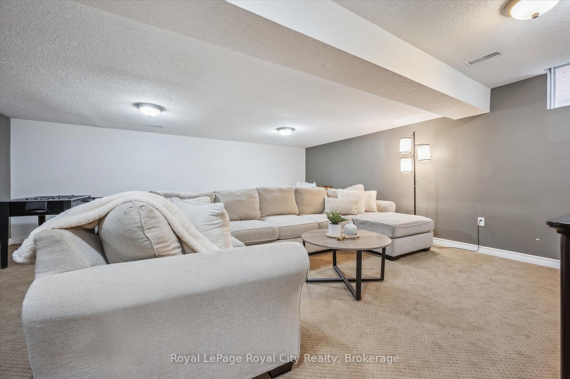 Photo 31 of 93 Doyle Drive, Guelph, Clairfields/Hanlon Business Park — HOMEH