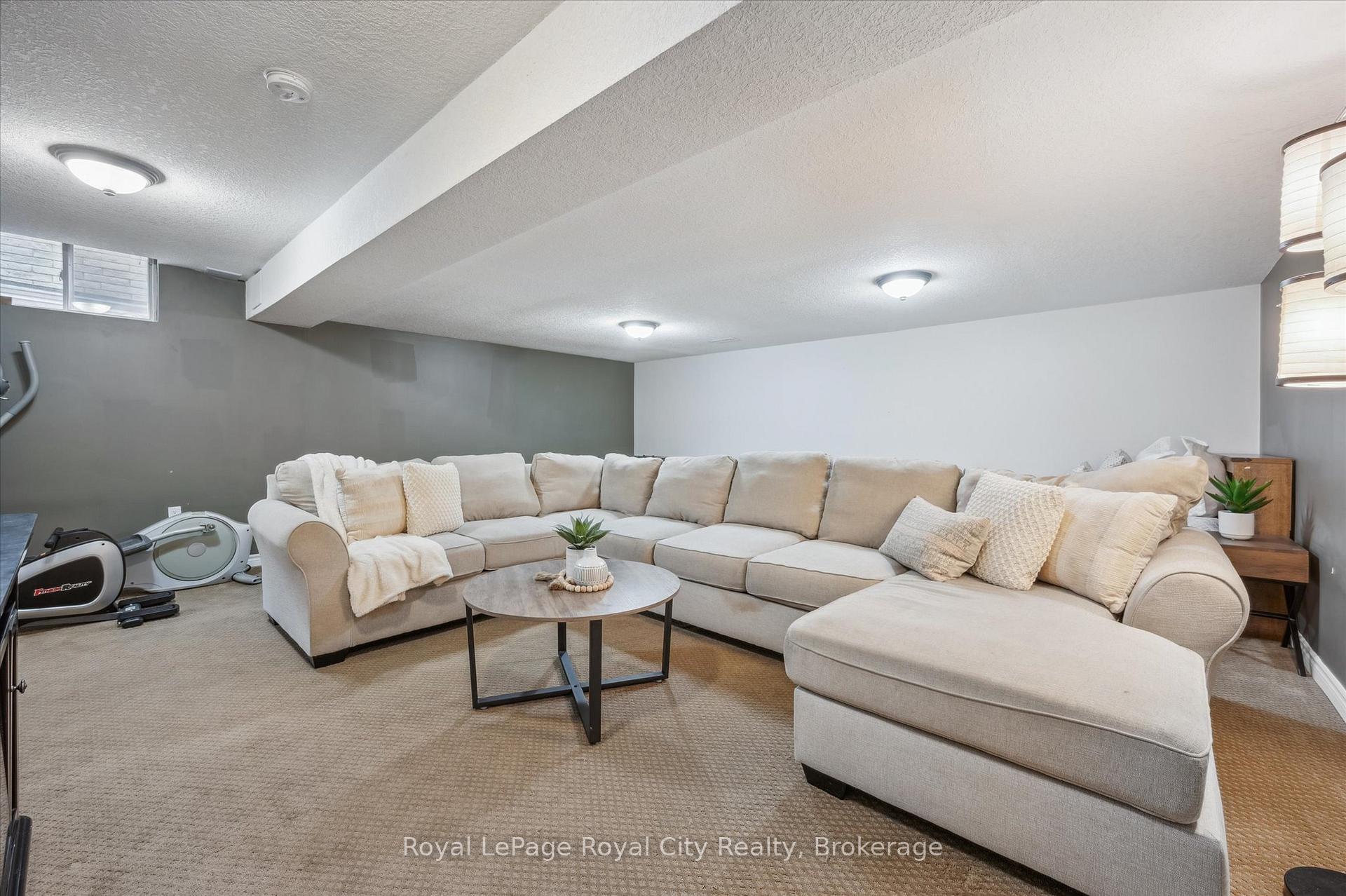Photo 32 of 93 Doyle Drive, Guelph, Clairfields/Hanlon Business Park — HOMEH