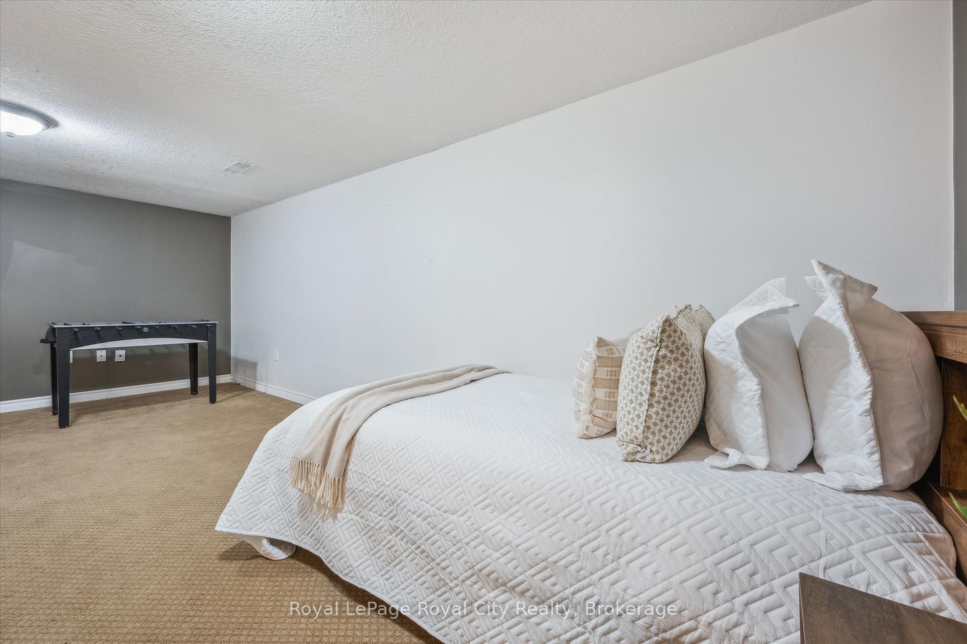 Photo 34 of 93 Doyle Drive, Guelph, Clairfields/Hanlon Business Park — HOMEH